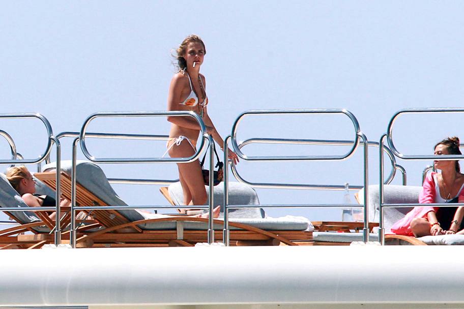 La supermodella britannica Cara Delevingne, in occasione del suo 22esimo compleanno, ha voluto affittare un maxi yacht e partire da Ibiza per un tour del Mediterraneo (Olycom)